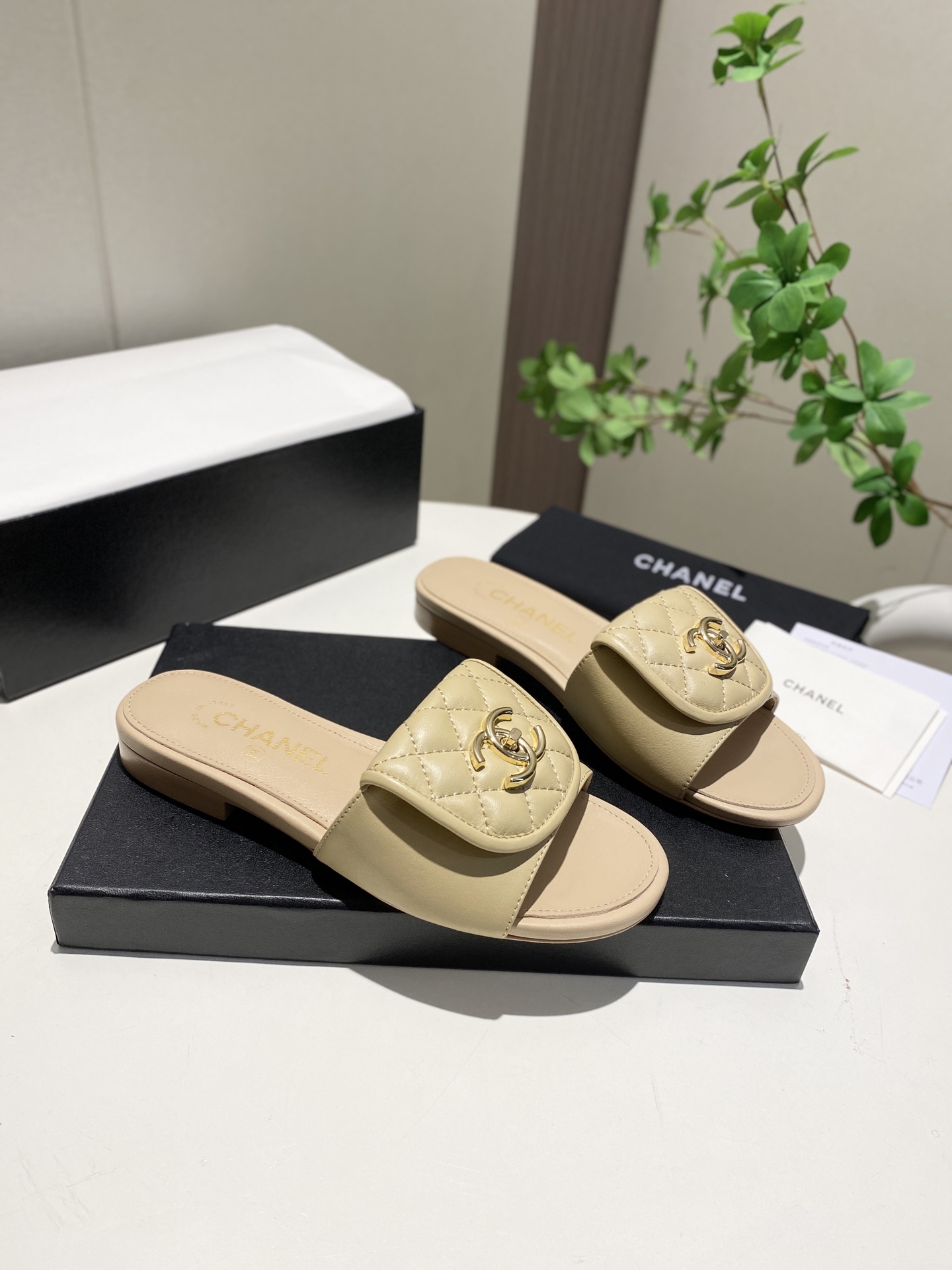CHANEL slippers