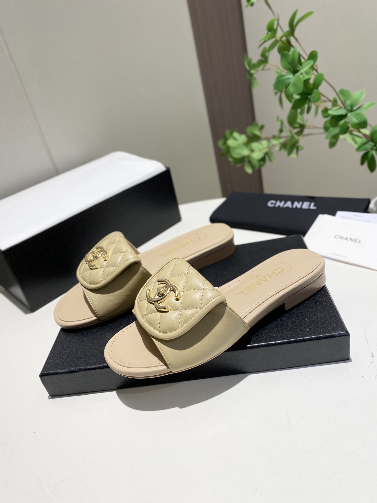 CHANEL slippers