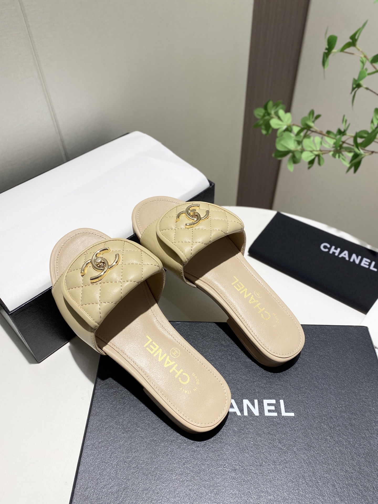 CHANEL slippers