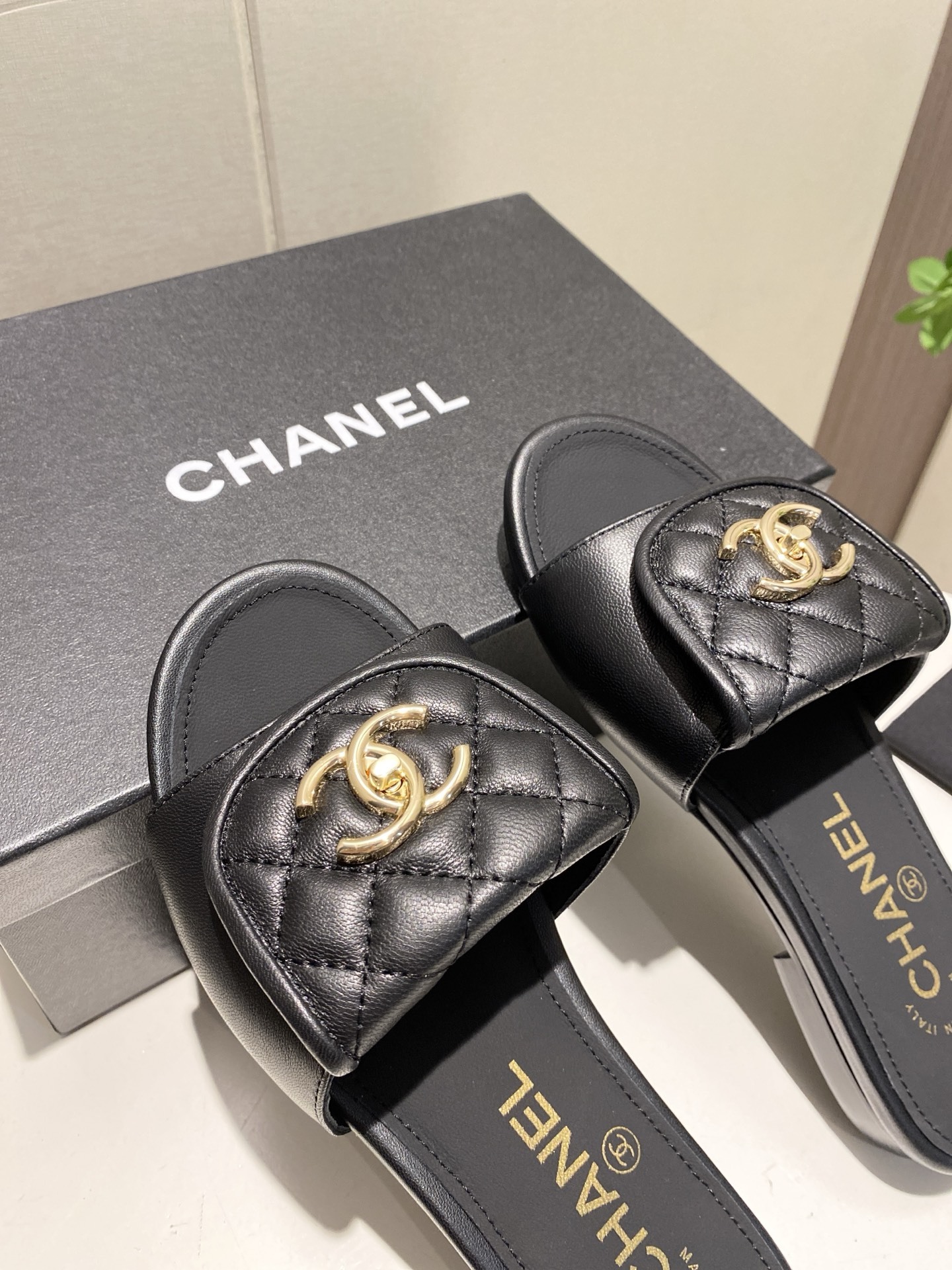 CHANEL slippers