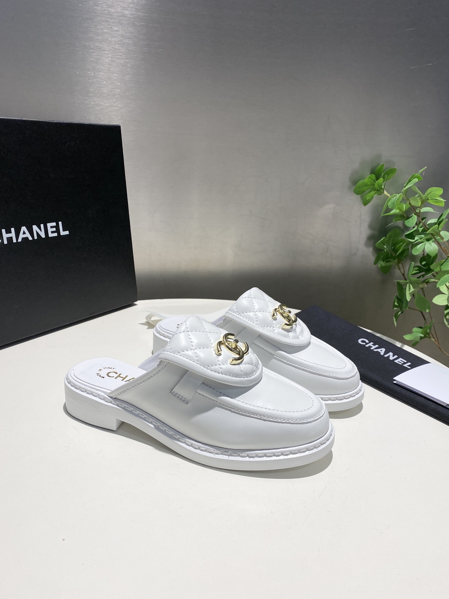 CHANEL slippers