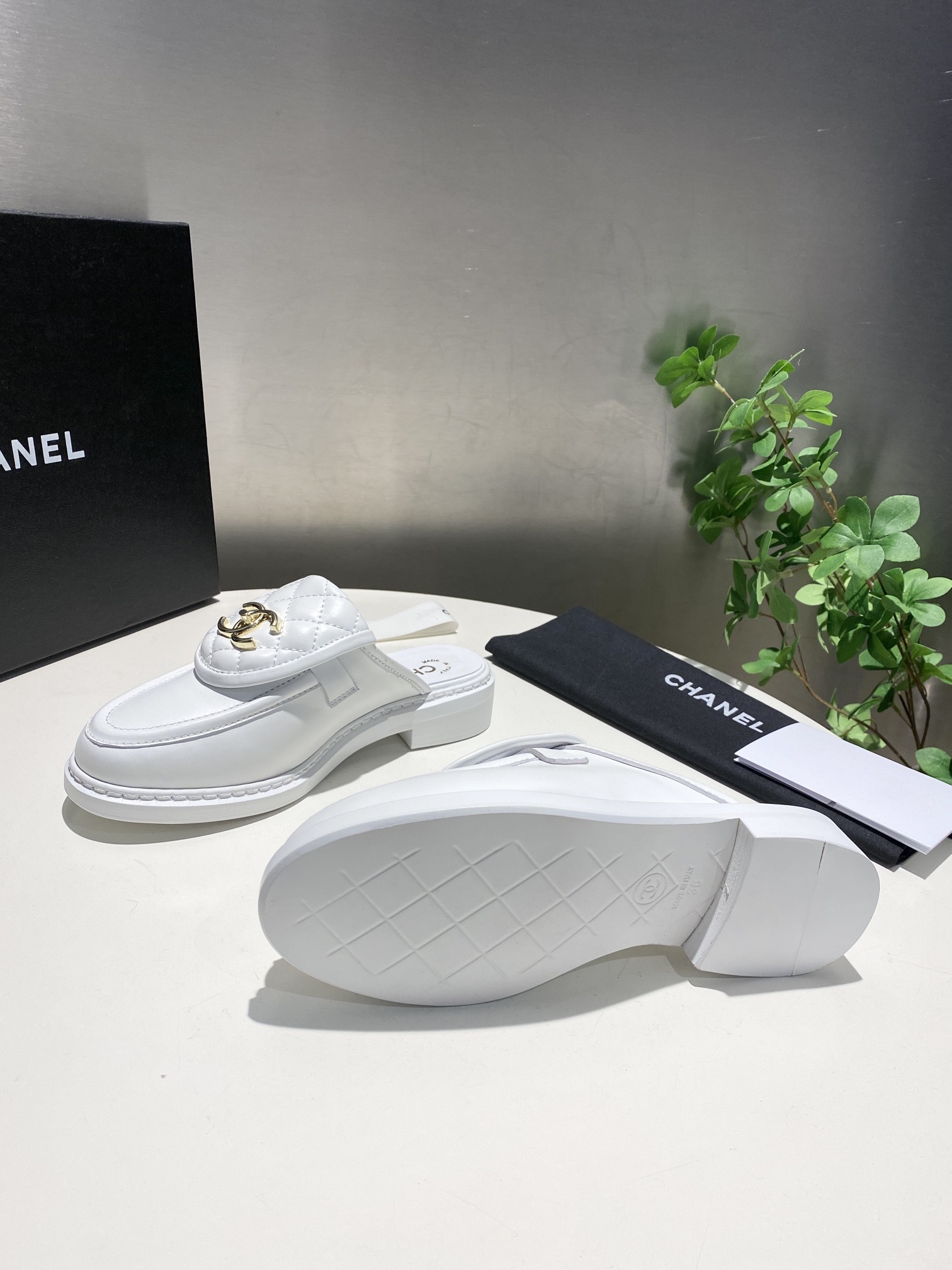 CHANEL slippers