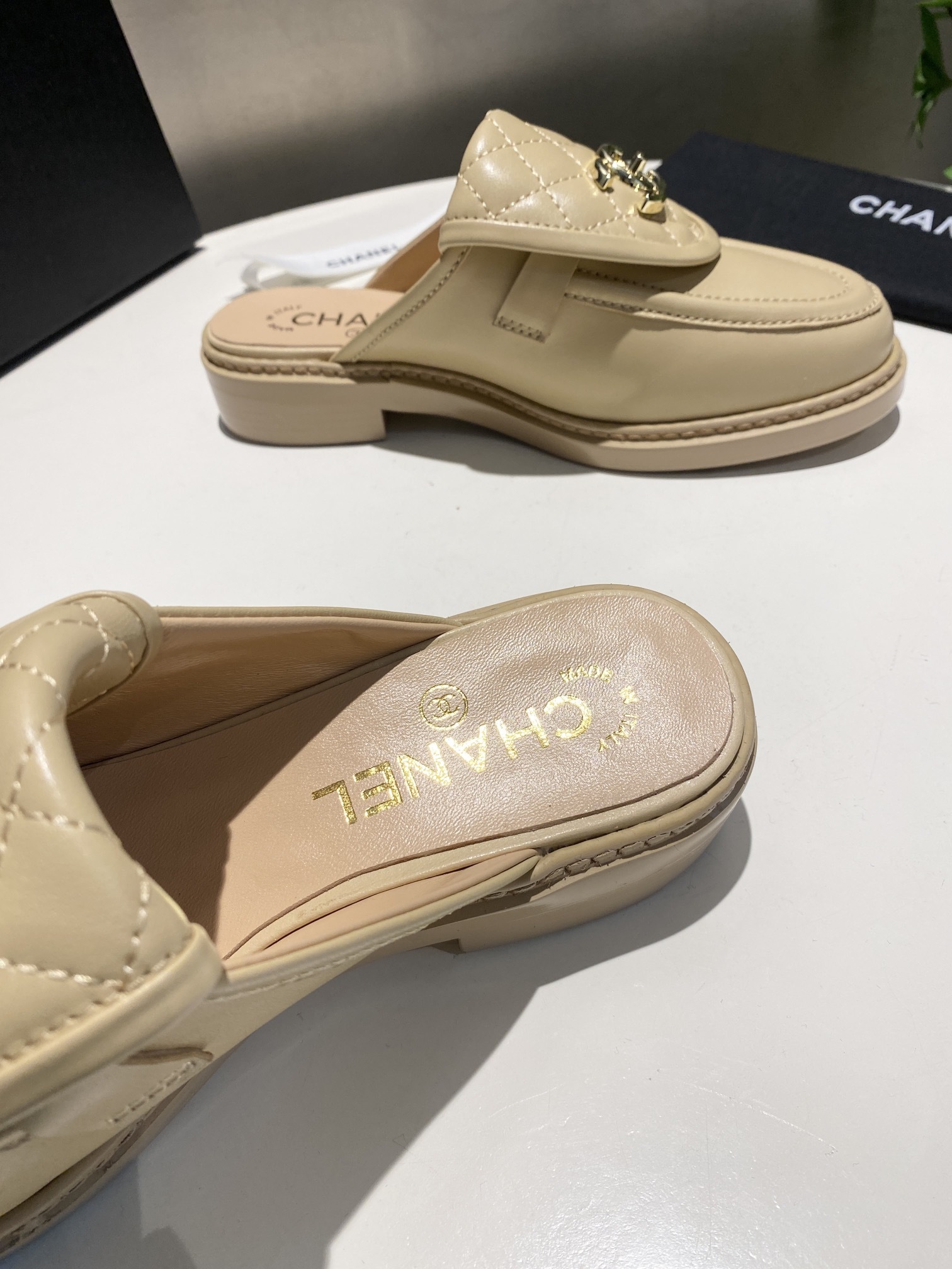 CHANEL slippers