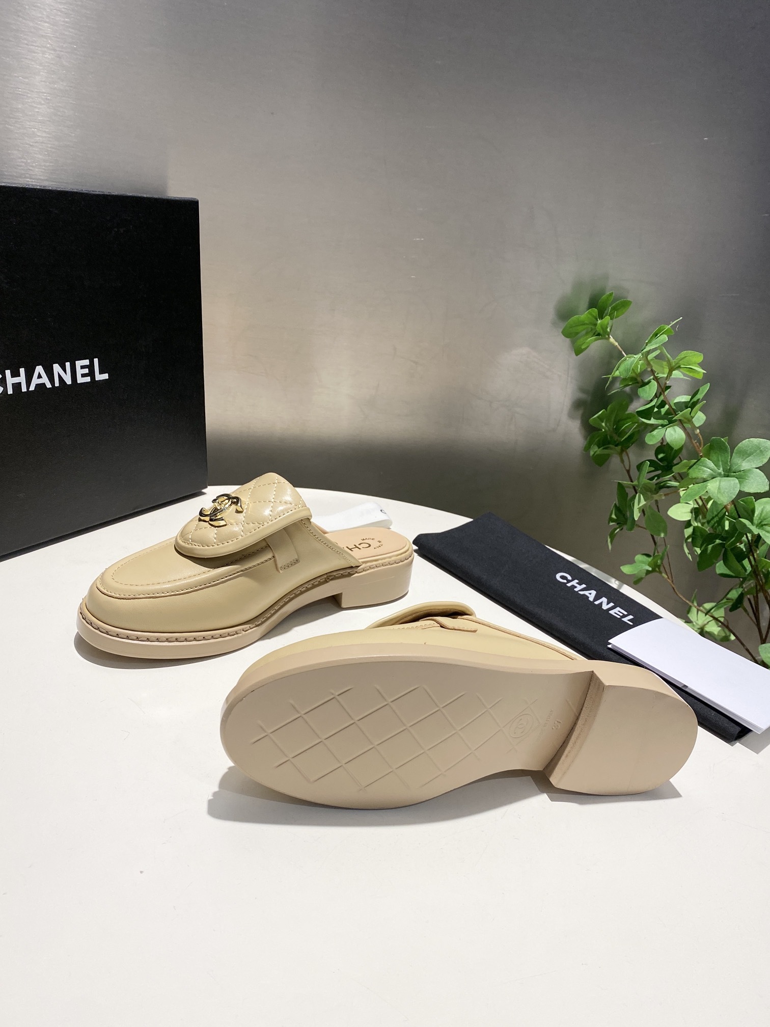 CHANEL slippers