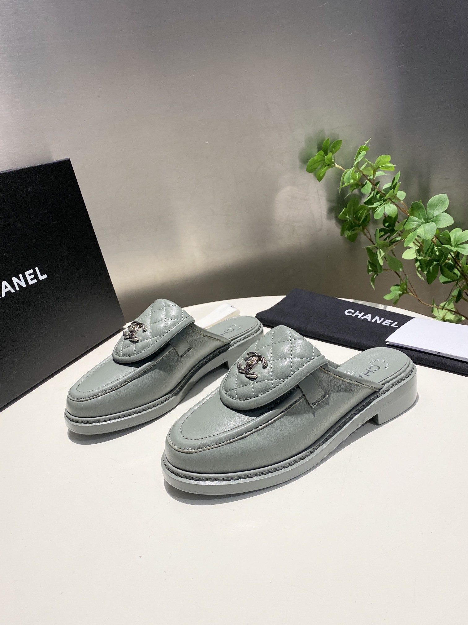 CHANEL slippers