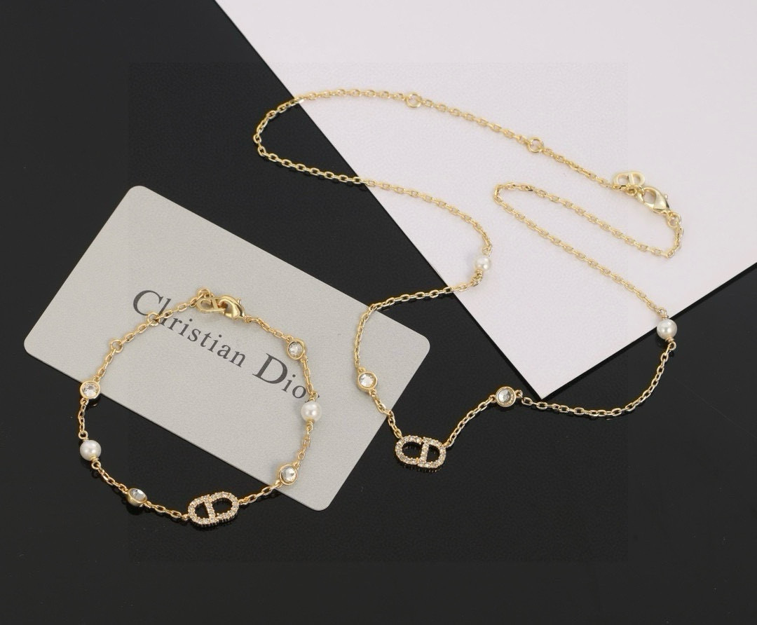 LV Necklace / Bracelet