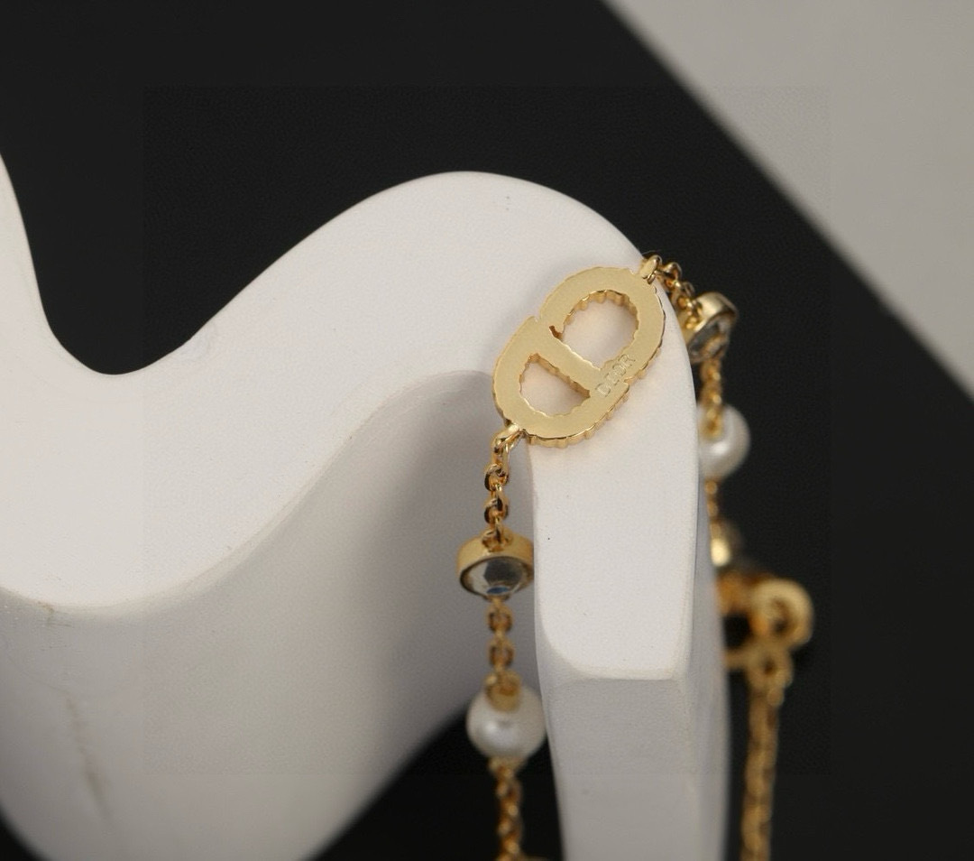 LV Necklace / Bracelet