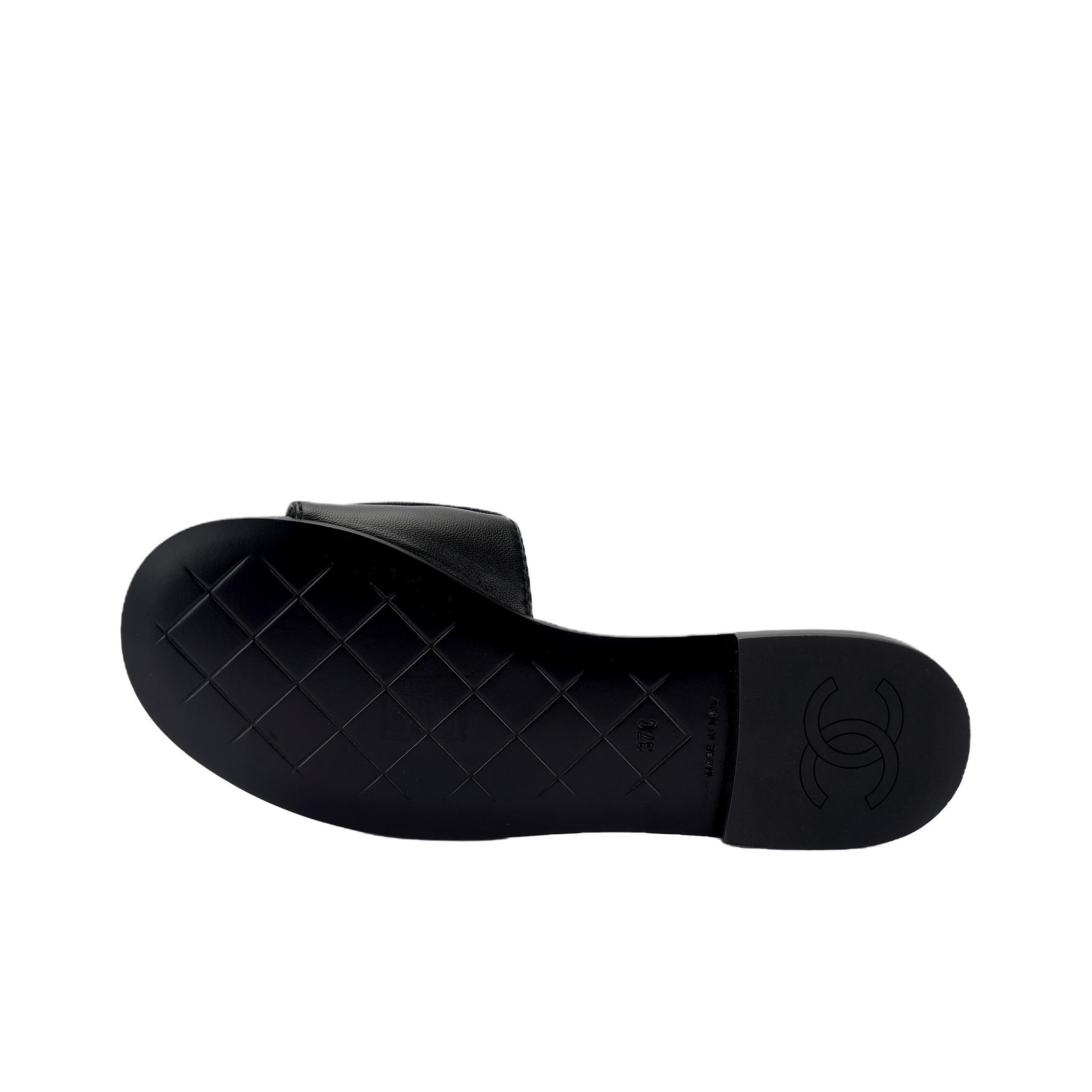 CHANEL 25P Flat Open-Toe Slide Sandals, Women's Style, Black