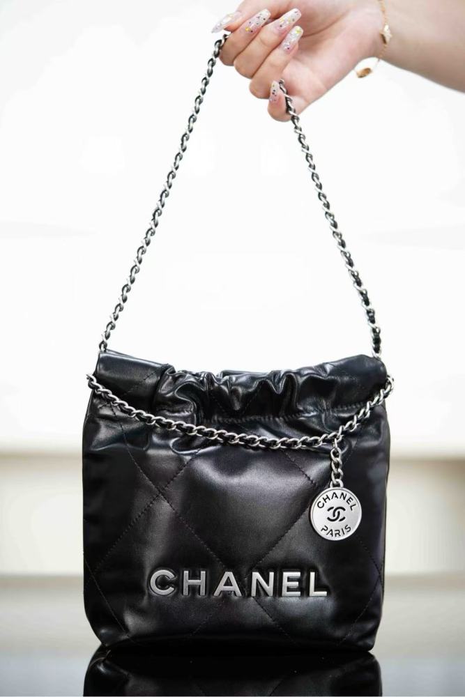 CHANEL 22Bag 25C Leather-threaded Chain Quilted Hobo Bag, Mini Handbag/Shoulder Bag for Women  20CM