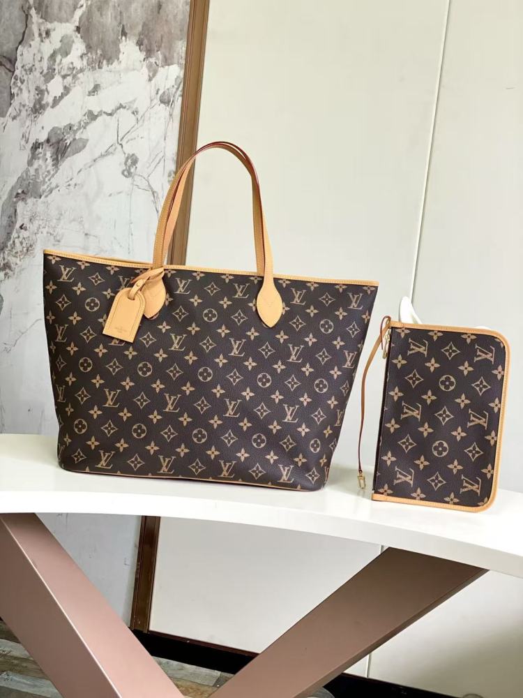 LOUIS VUITTON NEVERFULL 31/29CM/Medium/Small