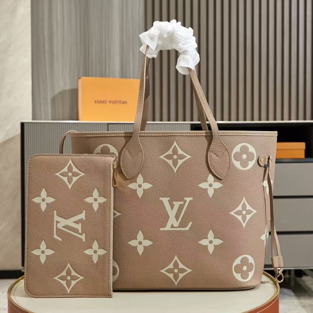 LOUIS VUITTON Neverfull, embossed grained cowhide leather/medium size