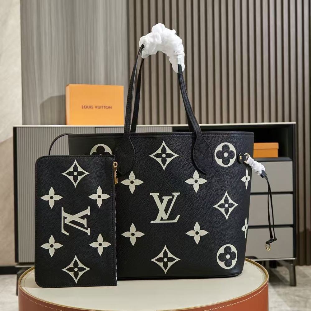 LOUIS VUITTON Neverfull, embossed grained cowhide leather/medium size