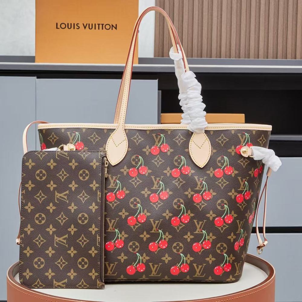 LOUIS VUITTON NEVERFULL 31/29CM/Medium/Small