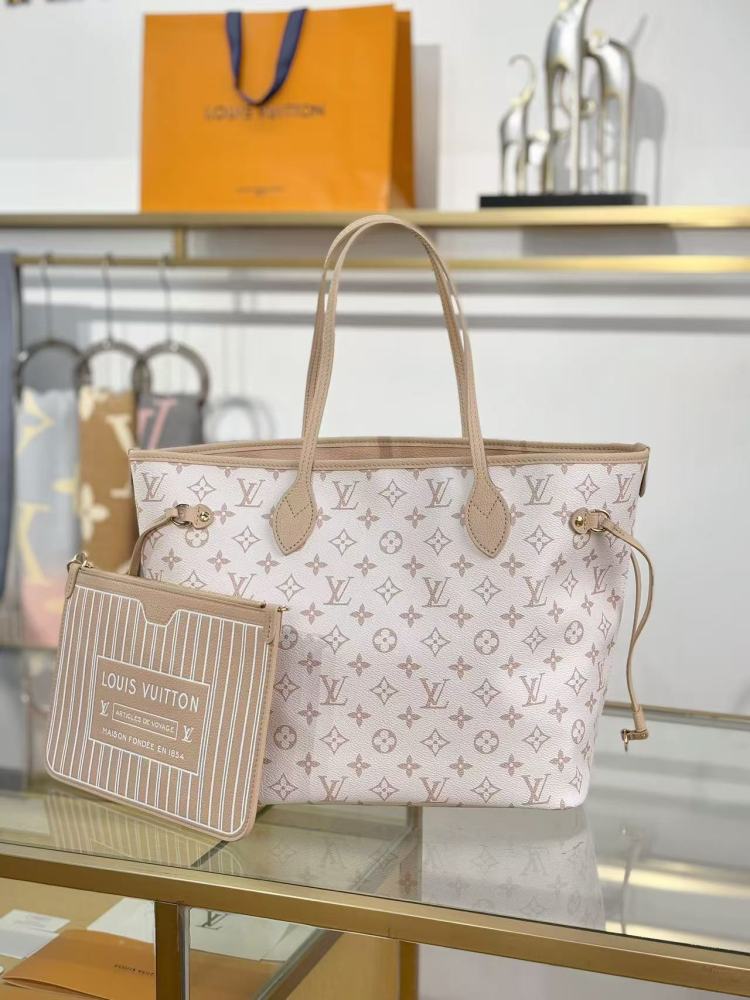 LOUIS VUITTON NEVERFULL 31/29CM/Medium/Small