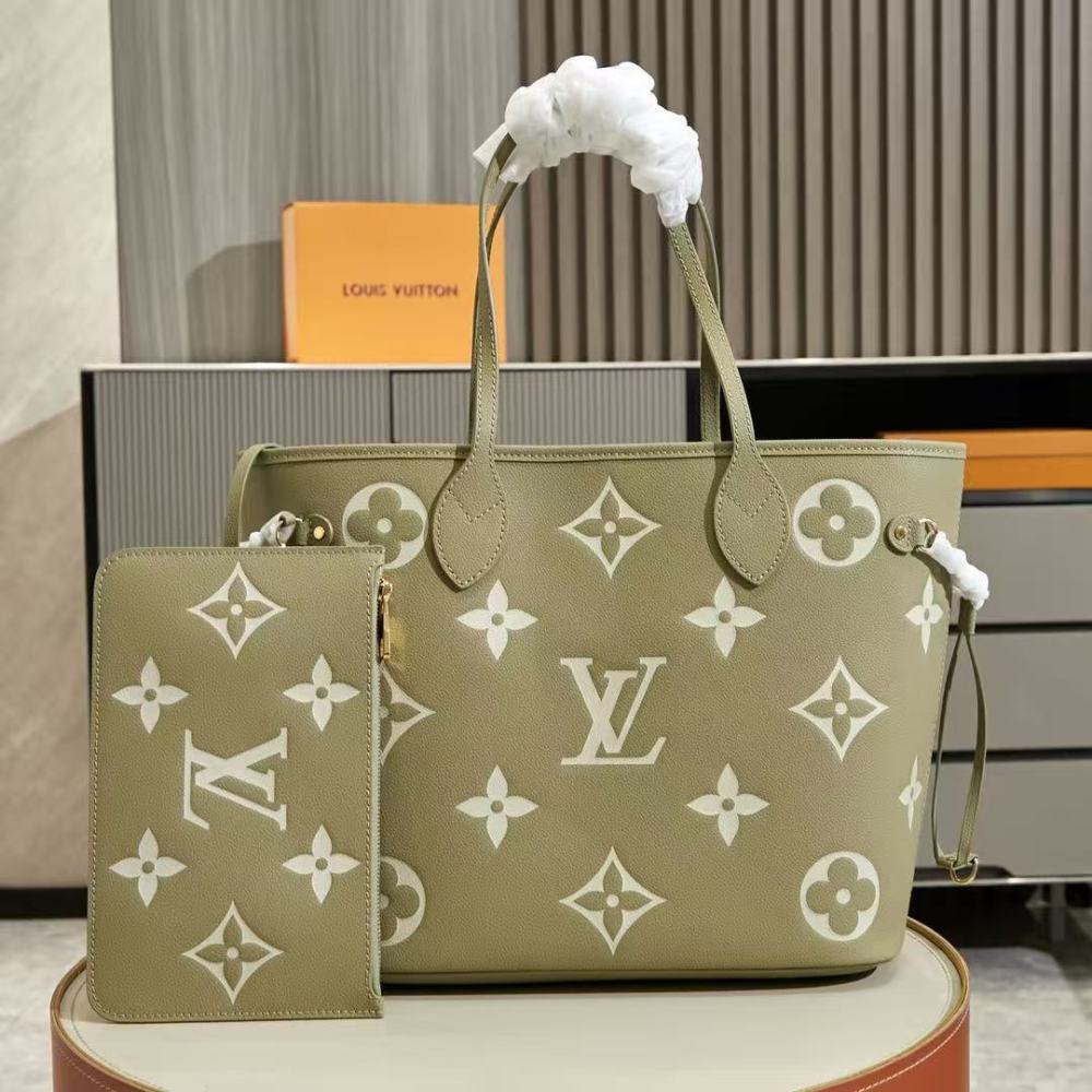 LOUIS VUITTON Neverfull, embossed grained cowhide leather/medium size