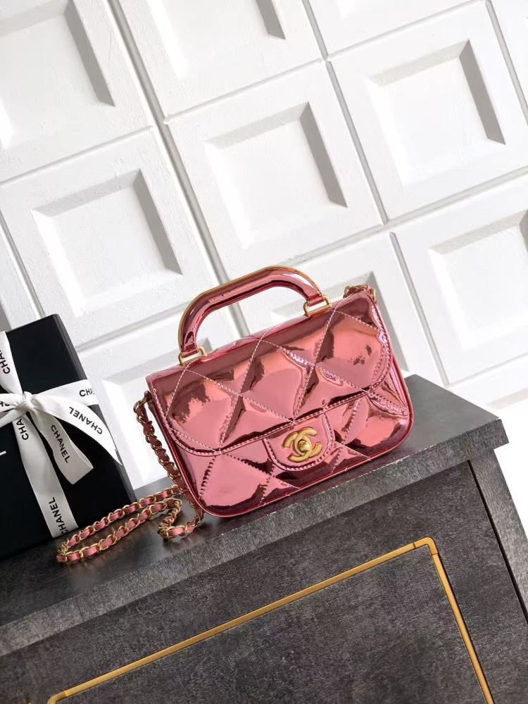 CHANEL 25K / Patent leather / 30cm / 18cm