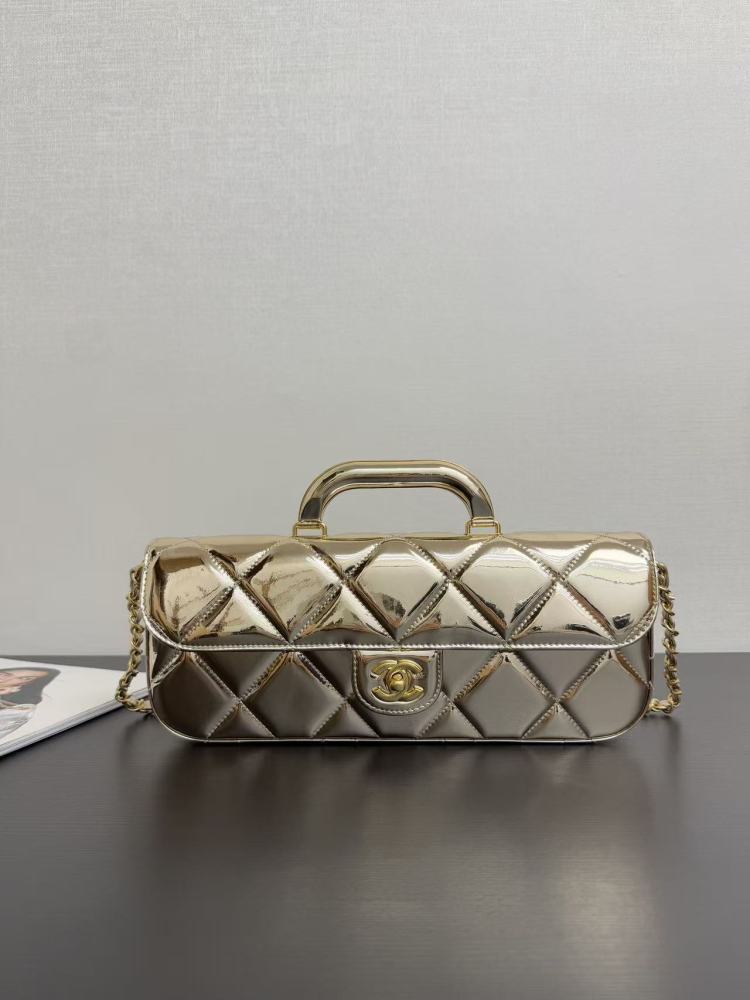 CHANEL 25K / Patent leather / 30cm / 18cm