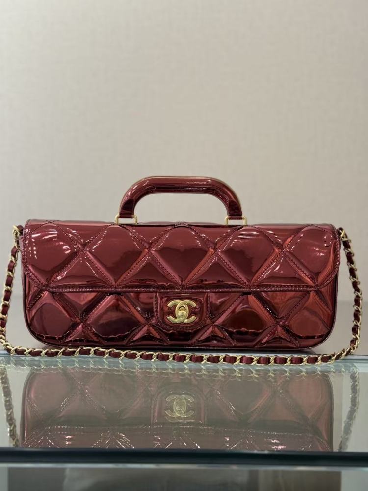 CHANEL 25K / Patent leather / 30cm / 18cm
