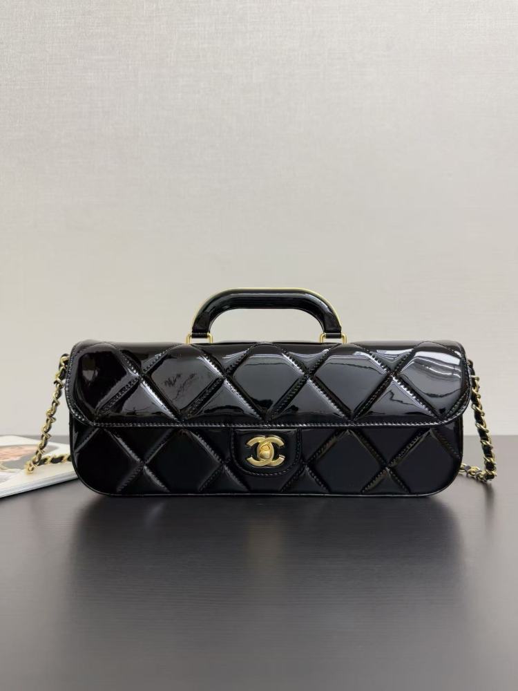 CHANEL 25K / Patent leather / 30cm / 18cm
