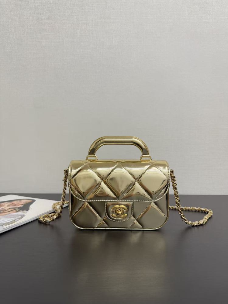 CHANEL 25K / Patent leather / 30cm / 18cm