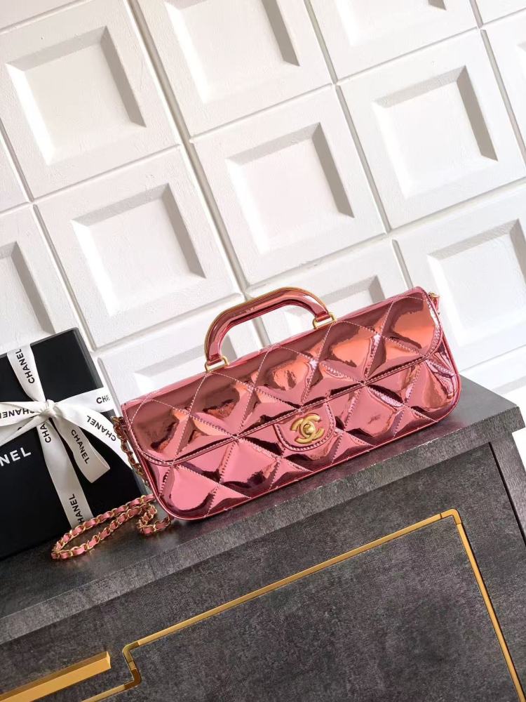 CHANEL 25K / Patent leather / 30cm / 18cm