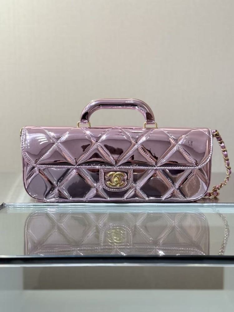 CHANEL 25K / Patent leather / 30cm / 18cm