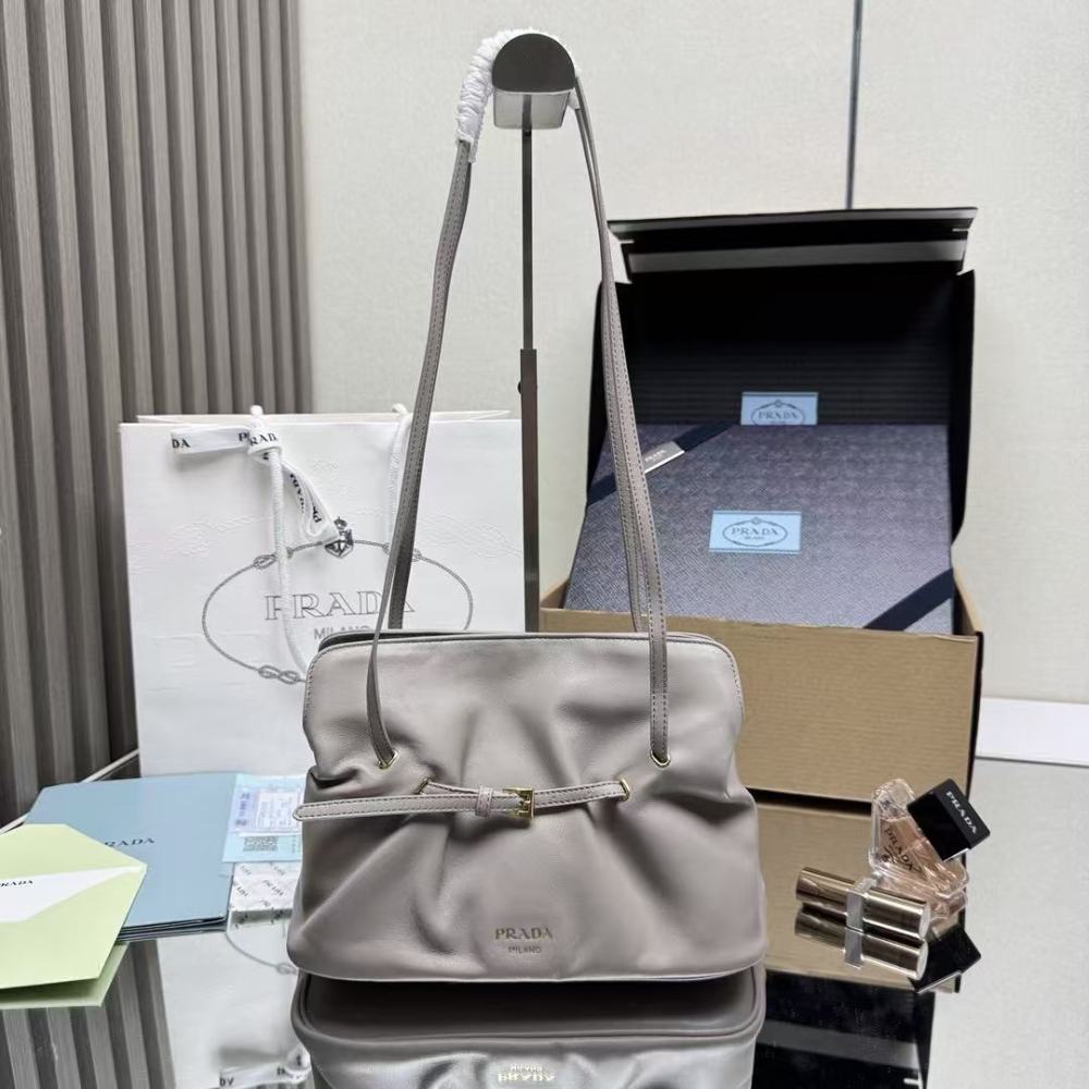 PRADA Dada / Lambskin / 25CM