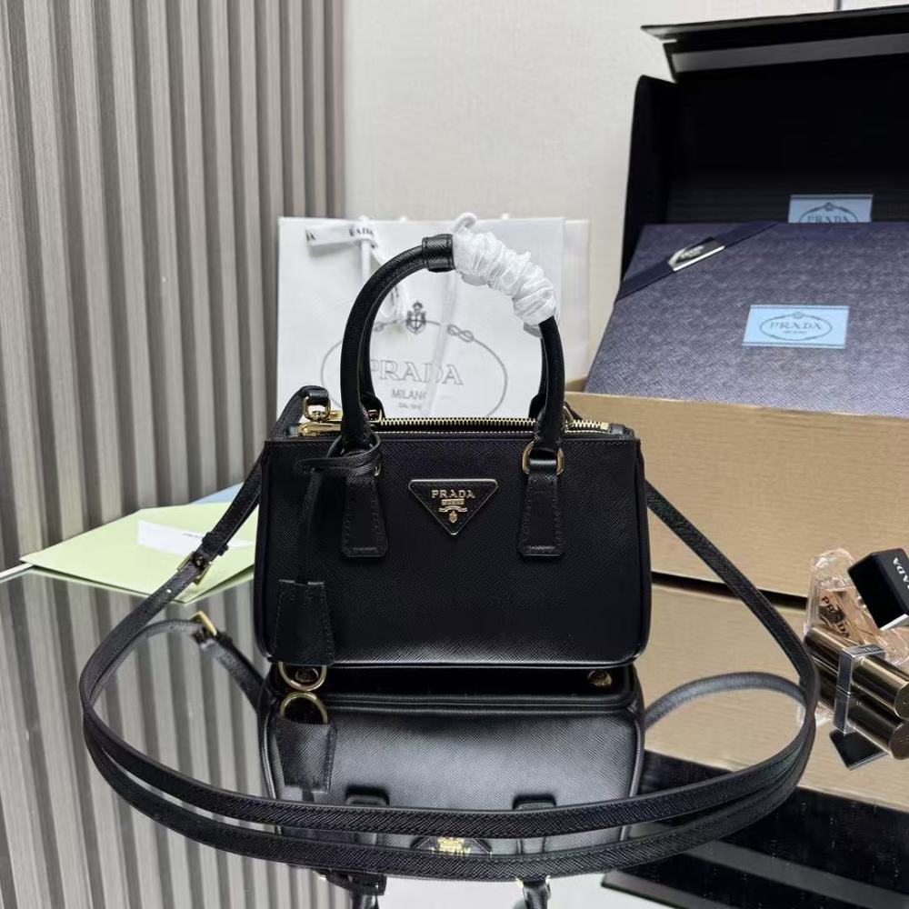 PRADA Galleria handbag / Calfskin leather / 21CM