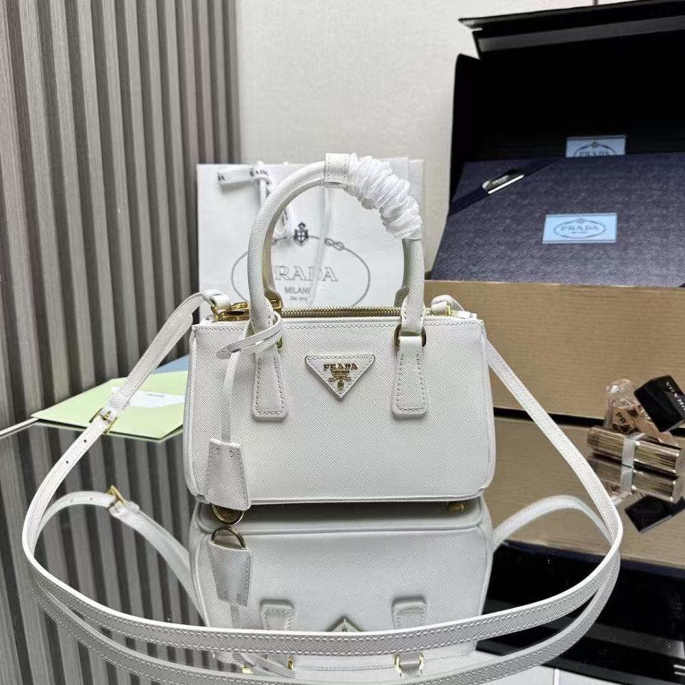 PRADA Galleria handbag / Calfskin leather / 21CM