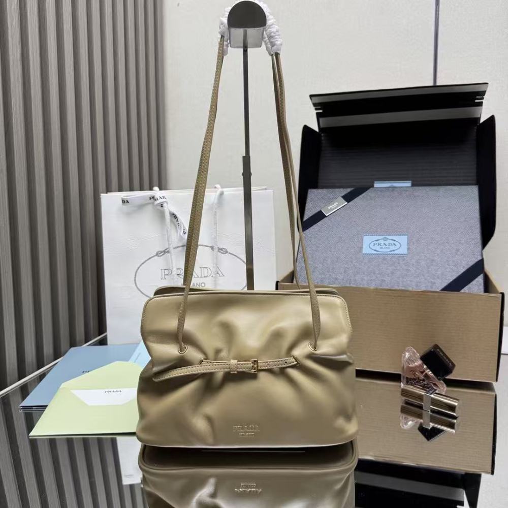 PRADA Dada / Lambskin / 25CM