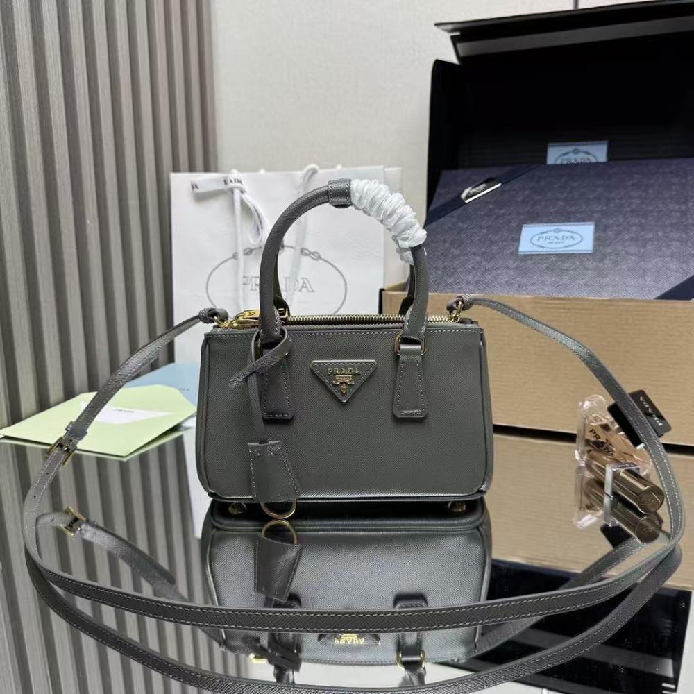 PRADA Galleria handbag / Calfskin leather / 21CM