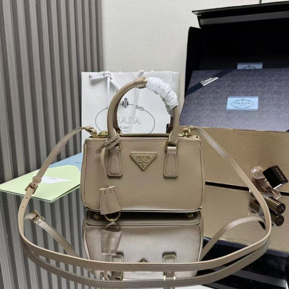 PRADA Galleria handbag / Calfskin leather / 21CM