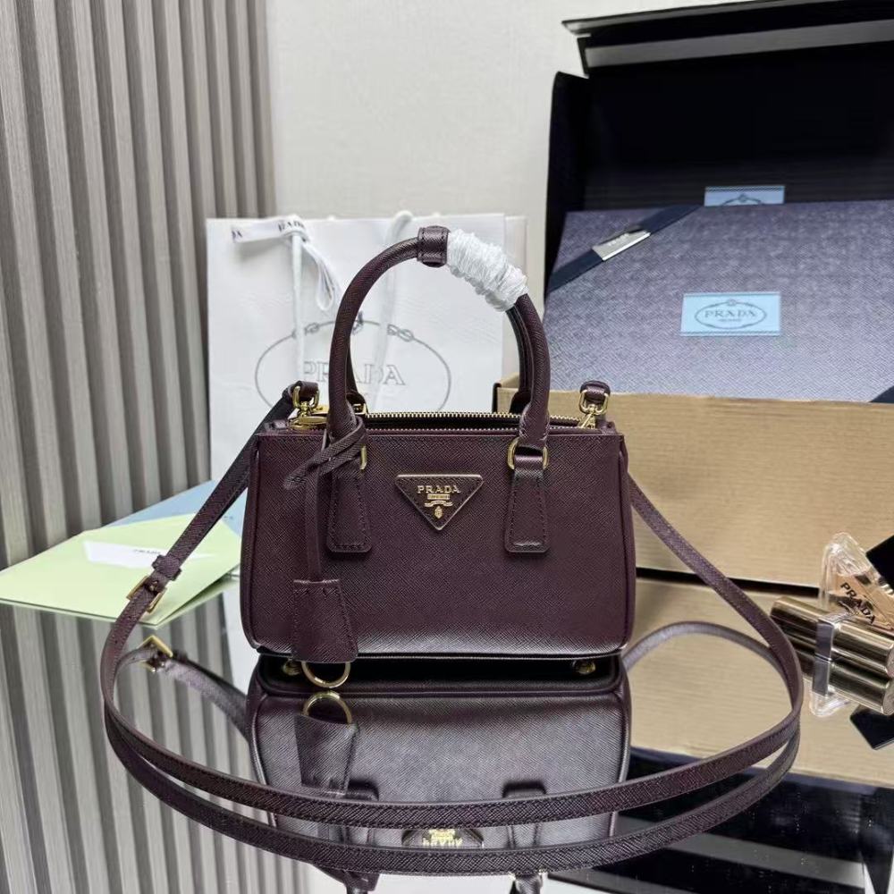 PRADA Galleria handbag / Calfskin leather / 21CM