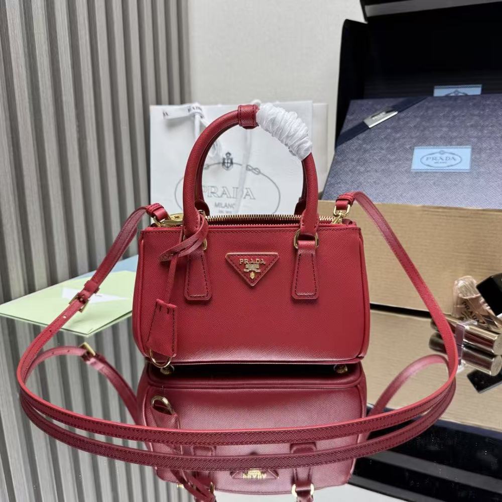 PRADA Galleria handbag / Calfskin leather / 21CM