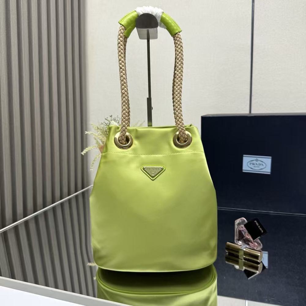 PRADA Mariner bag, made of leather and nylon, 28cm.