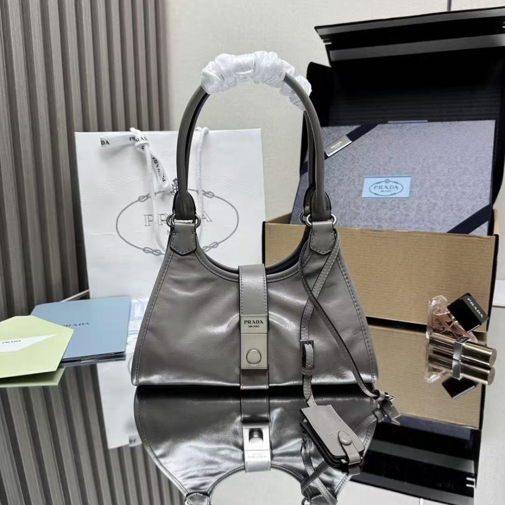 PRADA Tote bag / Cowhide leather / 26CM