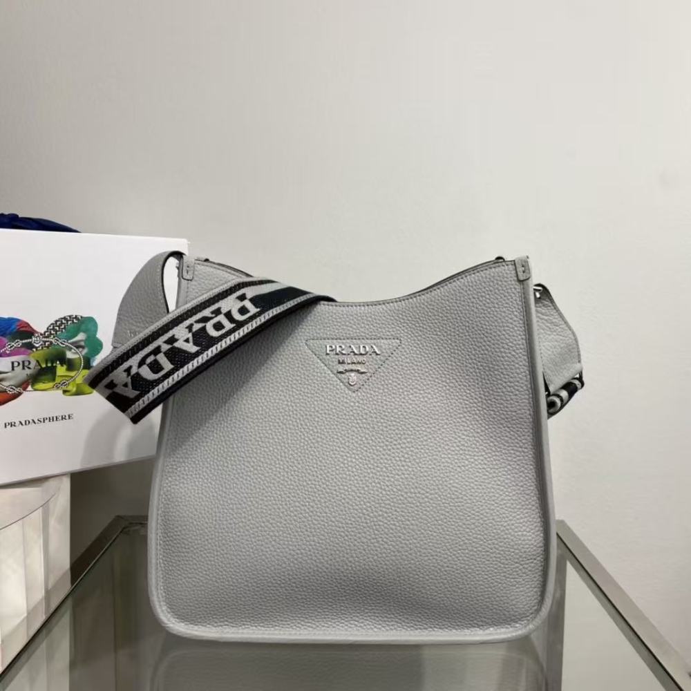 Prada messenger bag / cowhide leather / 30CM