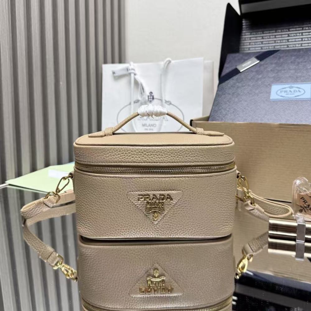 PRADA mini bag / cowhide leather / 18CM