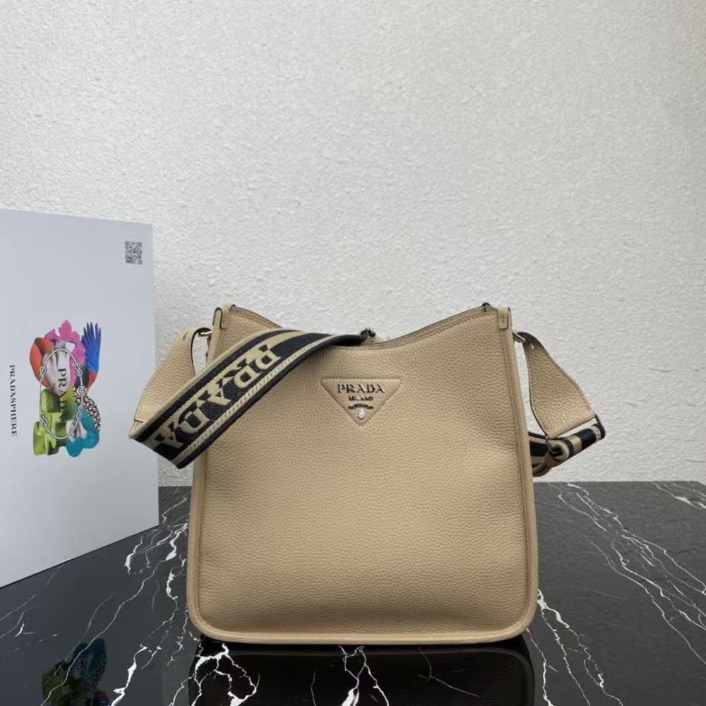 Prada messenger bag / cowhide leather / 30CM