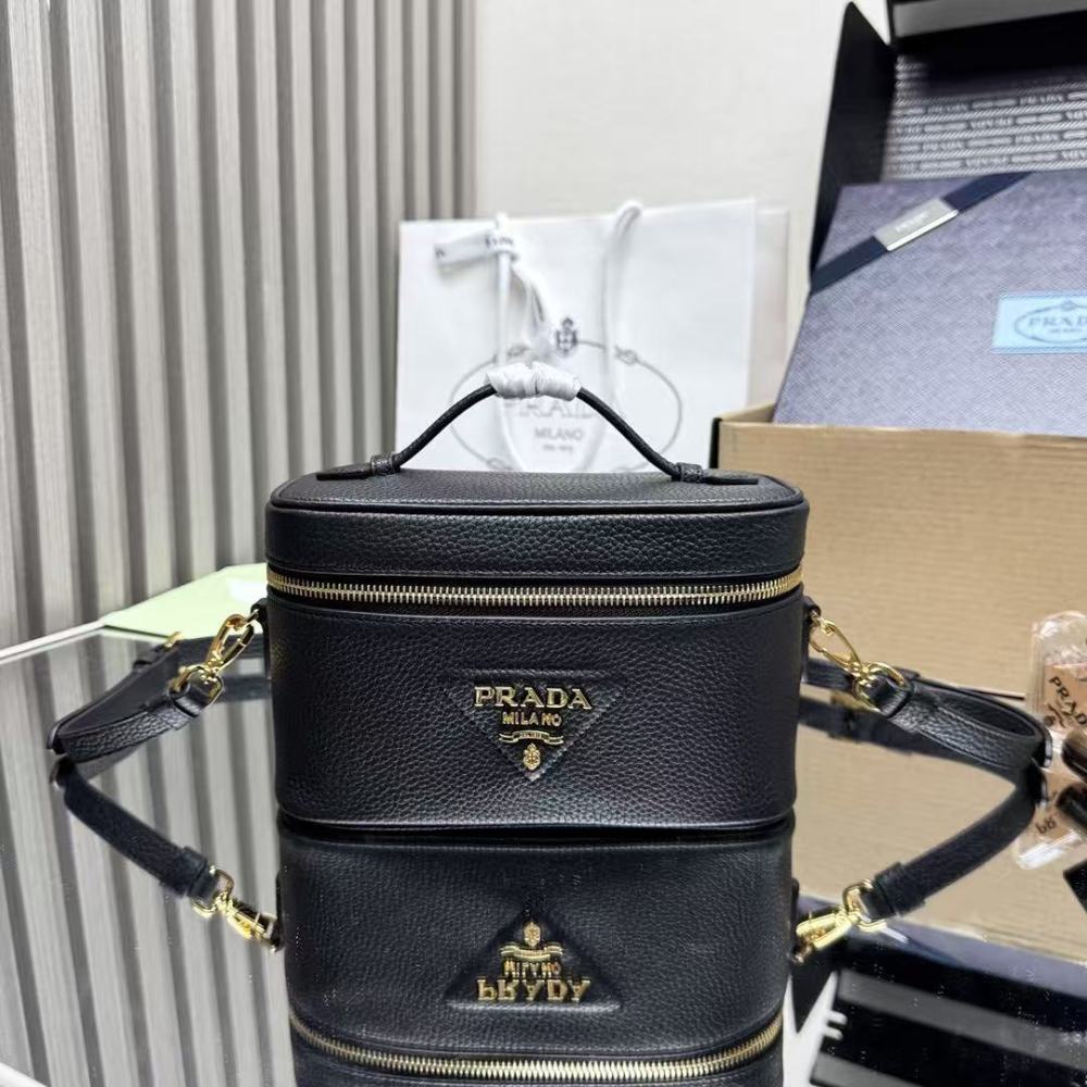 PRADA mini bag / cowhide leather / 18CM