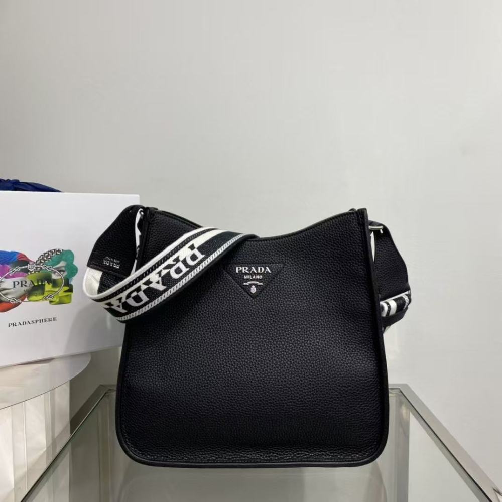 Prada messenger bag / cowhide leather / 30CM
