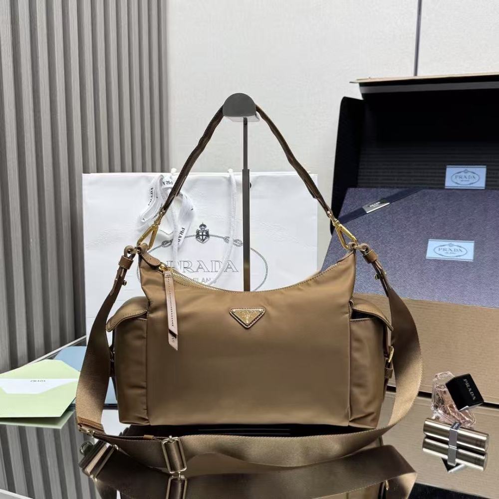 PRADA Explore/Suede/Nylon/32CM