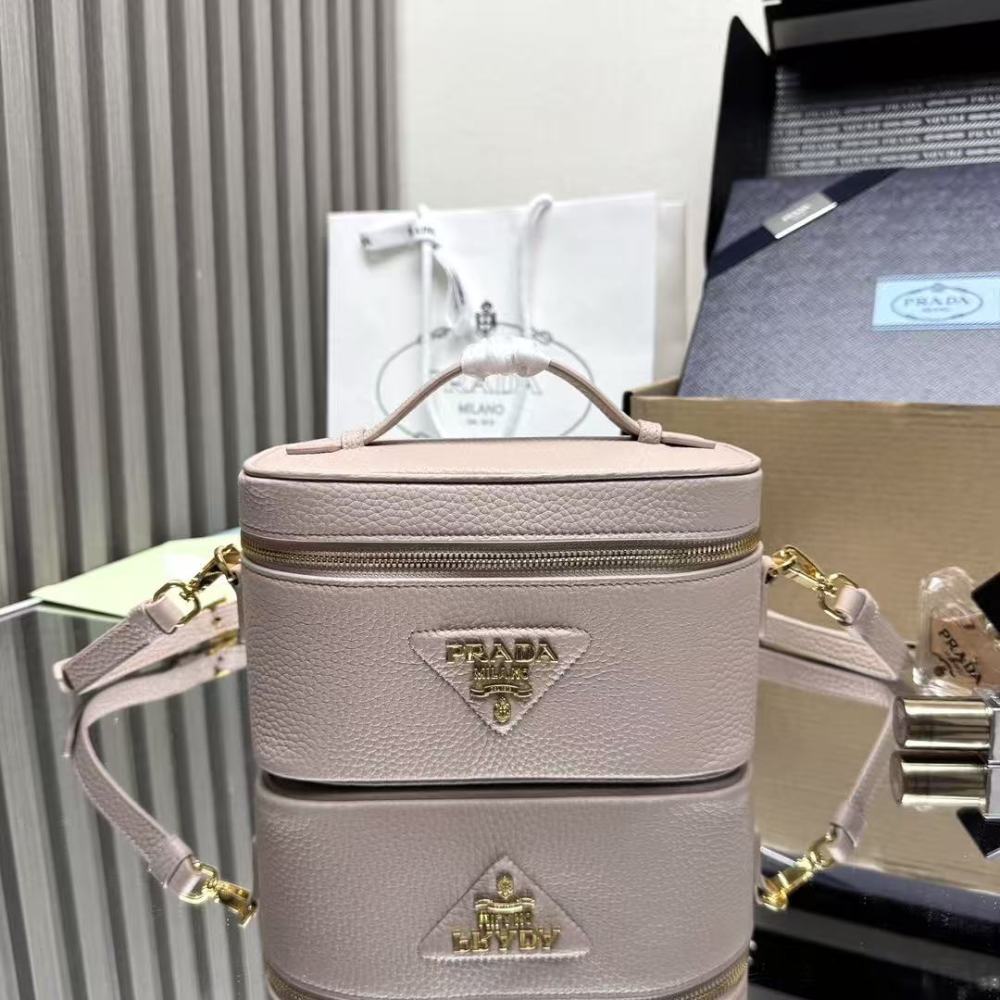 PRADA mini bag / cowhide leather / 18CM