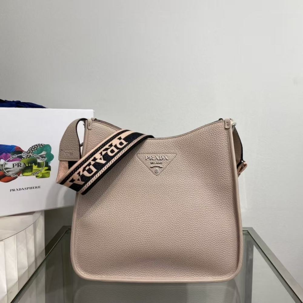 Prada messenger bag / cowhide leather / 30CM
