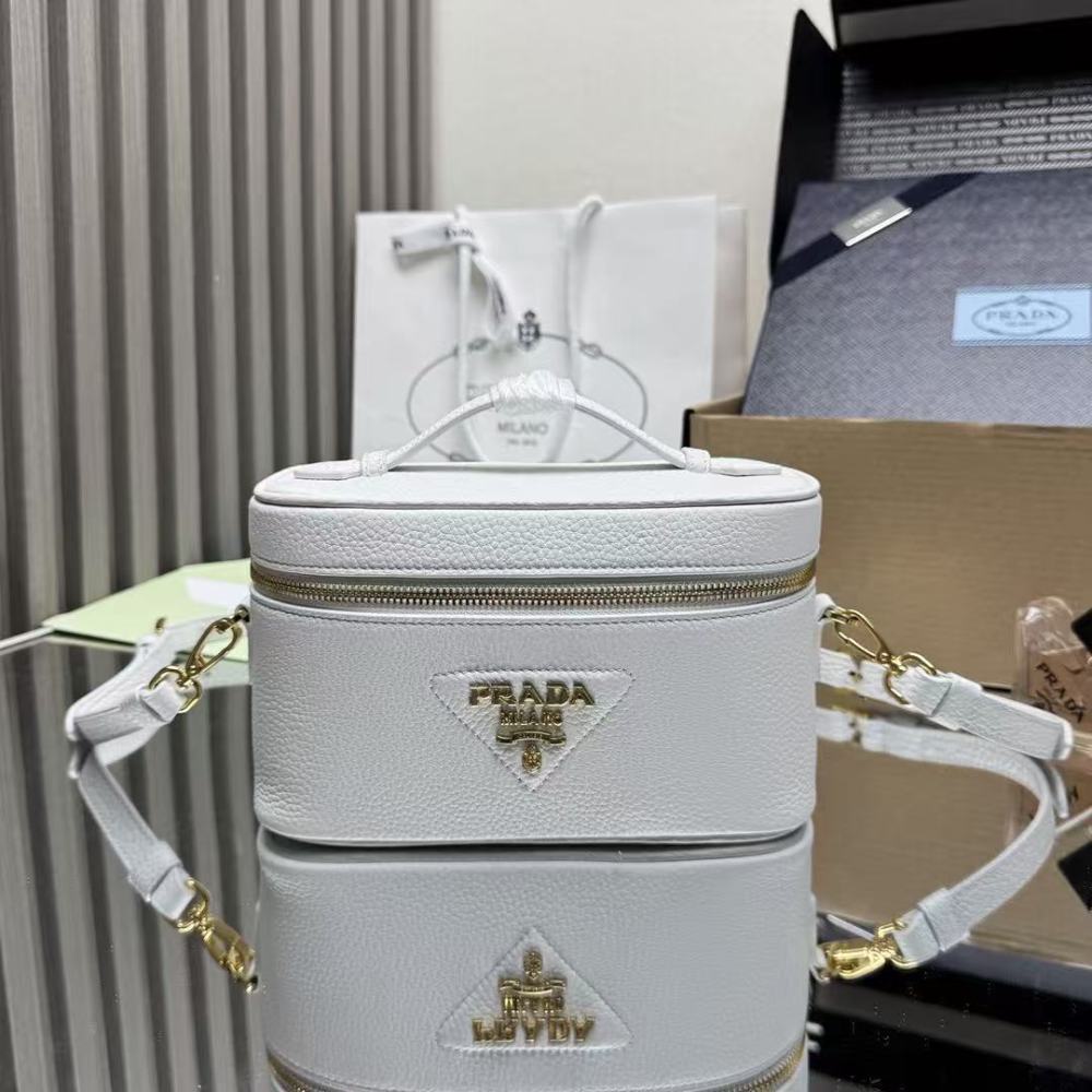PRADA mini bag / cowhide leather / 18CM