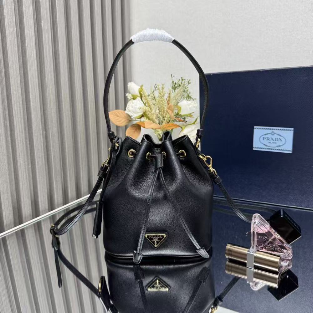 PRADA Re-Edition 1978 / Cowhide leather / 19.5CM
