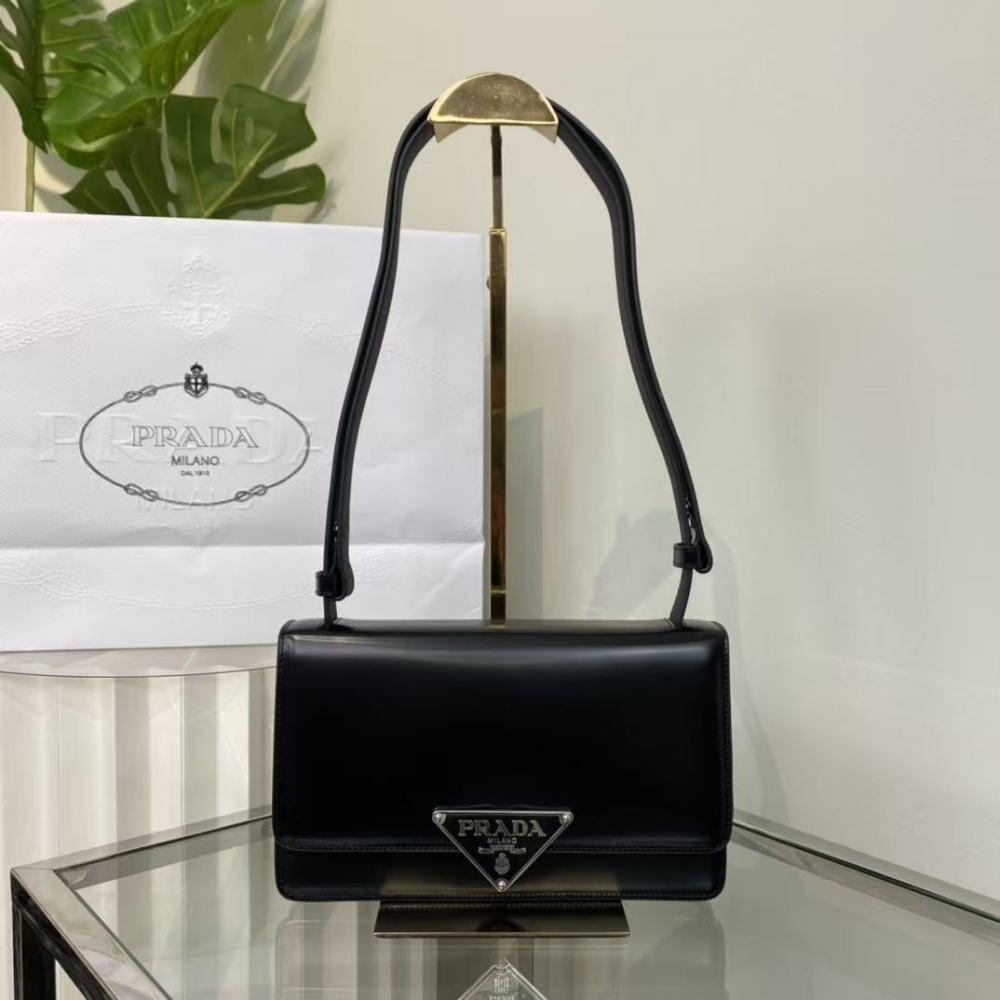 PRADA Emblème/Cowhide leather/22CM