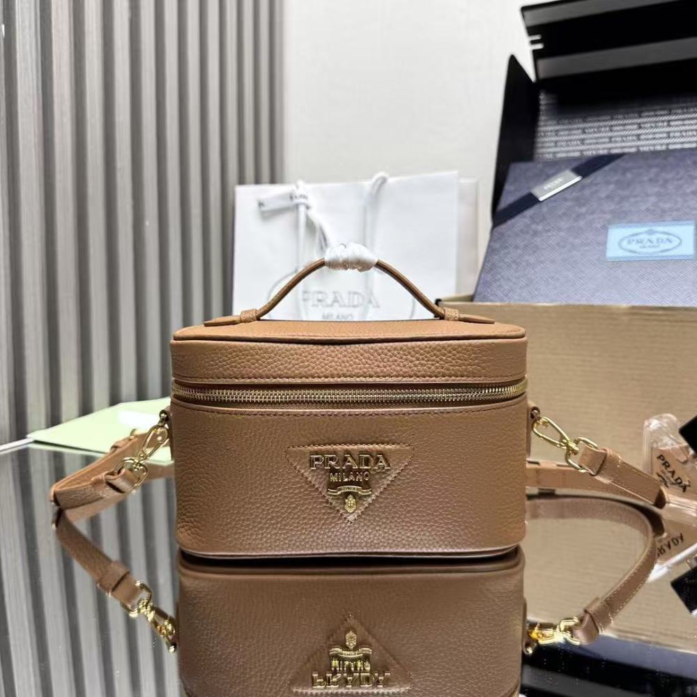 PRADA mini bag / cowhide leather / 18CM