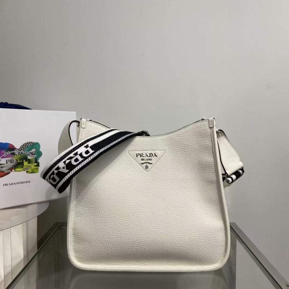 Prada messenger bag / cowhide leather / 30CM