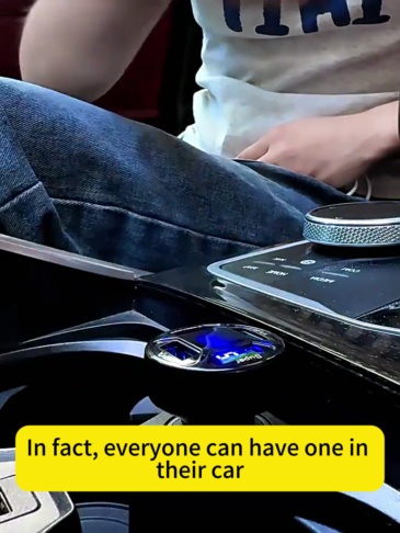 Six-hole vehicle-mounted charging head